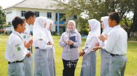 penerima manfaat TJSL PT timah PT Timah (Persero) Tbk mencatat sebanyak 15.605 warga di wilayah operasional perusahaan telah menjadi penerima manfaat program Tanggung Jawab Sosial dan Lingkungan (TJSL) hingga Semester I tahun 2026. (Timah)