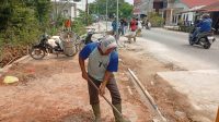 Perusahaan Umum Daerah (Perumda) Tirta Mulia Karimun mengerahkan dua tim teknis secara serentak untuk menangani kebocoran pada dua jalur pipa utama di jalur pipa 14 inci wilayah Sei Raya, Kecamatan Meral, dan pipa 8 inci di Harjosari, Kecamatan Tebing. (Humas Perumda Tirta Mulia Karimun)