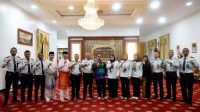 pos bapas Karimun Bupati Karimun Iskandarsyah menerima audiensi jajaran Kantor Wilayah Kementerian Hukum dan HAM Kepulauan Riau serta Bapas Batam di Rumah Dinas Bupati Karimun, Selasa (22/9/). (Foto: Diskominfostaper Karimun)