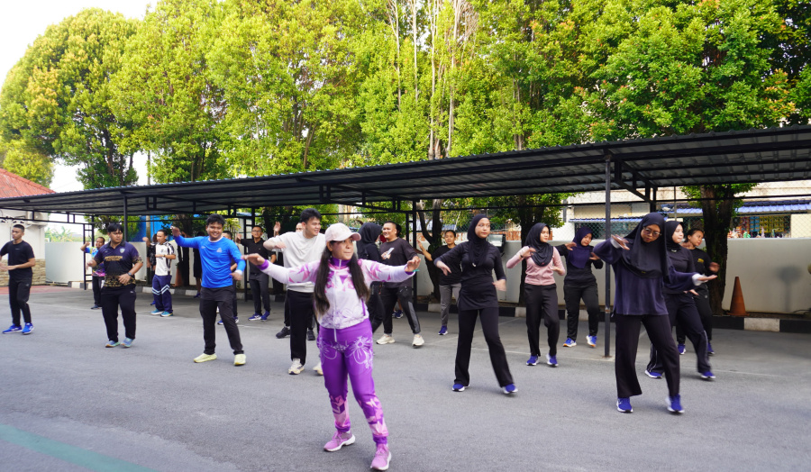 Kantor Imigrasi Kelas II TPI Karimun menggelar kegiatan senam pagi bersama di halaman kantor pada Jumat (4/9/2026)