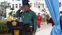Wakil Bupati Karimun Rocky Marciano Bawole jadi pembina upacara peringatan Hari Jadi ke-24 Provinsi Kepulauan Riau di Halaman Kantor Bupati Karimun, Kamis (24/9/2026). (Foto: Diskominfostaper Karimun)