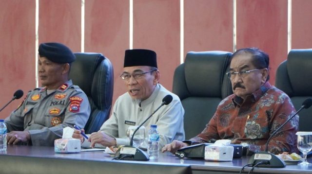 Anggota DPR RI, Shadiq Pasadigoe bersama Wawako Padang, Maigus Nasir saat Sosialisasi Implementasi P5HAM (Dok. Diona Arvoni/Jurnalterkini.id)