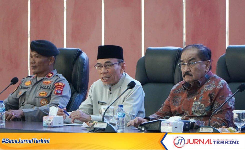 Anggota DPR RI, Shadiq Pasadigoe bersama Wawako Padang, Maigus Nasir saat Sosialisasi Implementasi P5HAM (Dok. Diona Arvoni/Jurnalterkini.id)