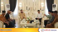 Wali Kota Padang, Fadly Amran saat menerima audiensi Yayasan Rumah Sunnah Lansia Indonesia (Dok. Pemko Padang)