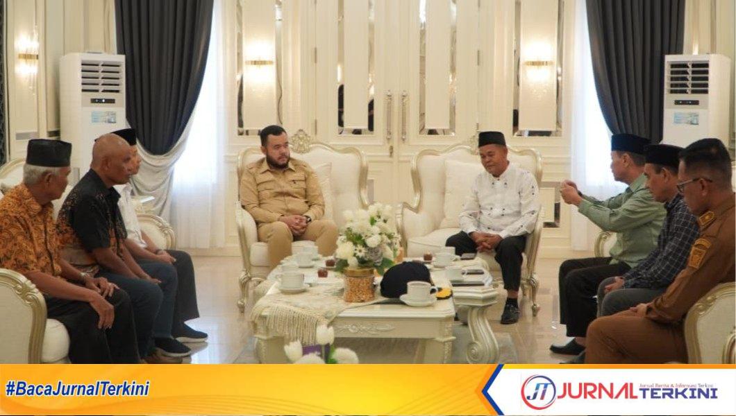 Wali Kota Padang, Fadly Amran saat menerima audiensi Yayasan Rumah Sunnah Lansia Indonesia (Dok. Pemko Padang)