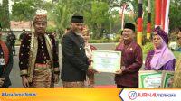 IMG-20261001-WA0023-100kb Gubernur Sumbar, Mahyeldi Ansharullah, didampingi Wagub Sumbar, Vasko Ruseimy saat upacara Hari Kesaktian Pancasila sekaligus Hari Jadi Provinsi Sumbar ke-81. (Foto: Adpim Sumbar)