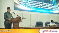 IMG-20261001-WA0080 Ket Foto:Sekda Inhil Tantawi Jauhari saat mewakili Bupati Inhil dalam Rapat Paripurna ke-19 DPRD Inhil Masa Persidangan VII
