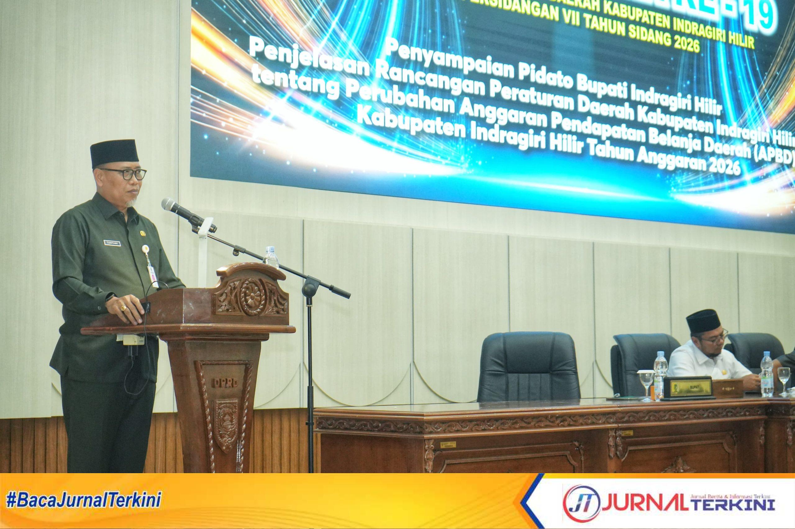 Ket Foto:Sekda Inhil Tantawi Jauhari saat mewakili Bupati Inhil dalam Rapat Paripurna ke-19 DPRD Inhil Masa Persidangan VII