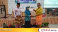 Setda Inhil Dwi Budianto saat membuka sosialisasi Pengelolaan Sampah Berbasis Masyarakat