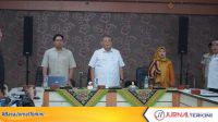 Ket Foto: mewakili Bupati Inhil oleh Plt. Asisten I Setda Inhil, Drs. H. Afrizal, MP. Forum ini membuka (FGD) bertema “Kajian Pengembangan Industri Kelapa Nasional”