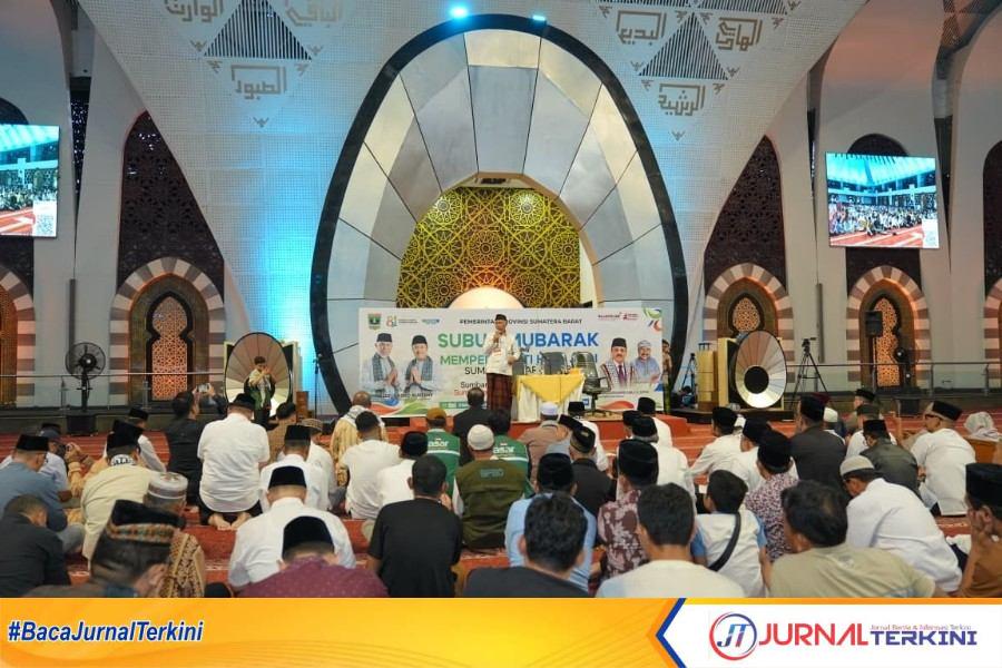 Kegiatan Subuh Mubarak rangkaian Hari Jadi Sumbar ke-81 (Dok. Adpim Sumbar)