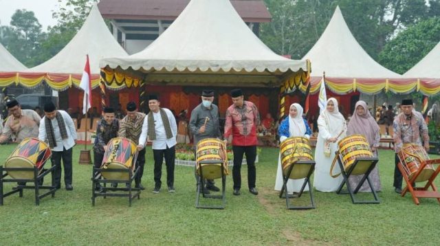 Gubernur Sumbar, Mahyeldi Ansharullah saat pembukaan MTQ di Sijunjung (Dok. Adpim Sumbar)