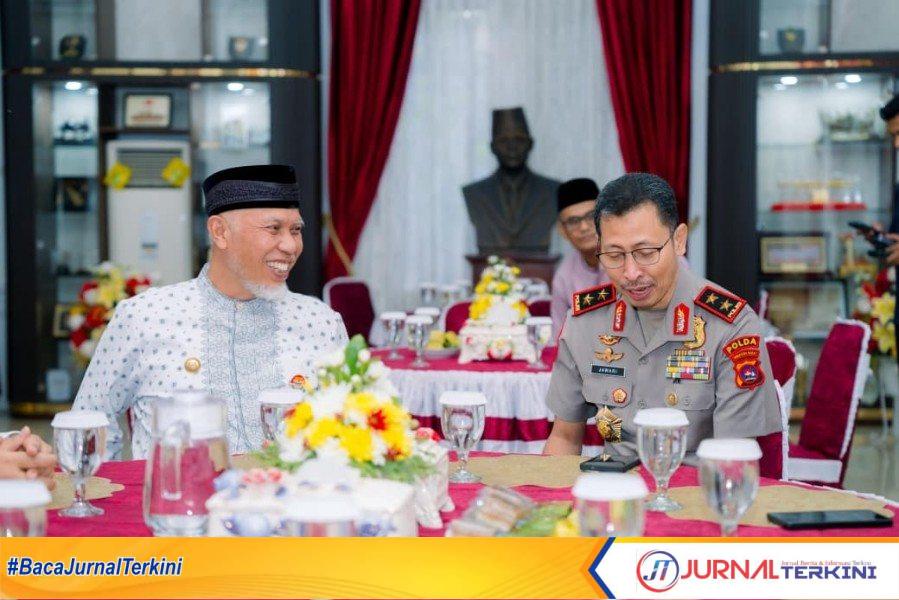 Gubernur Sumbar, Mahyeldi Ansharullah saat menerima Kunjungan Kapolda Sumbar yang baru (Dok. Adpim Sumbar).