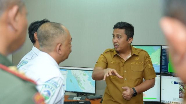Wagub Sumbar Vasko Ruseimy saat melakukan kunjungan kerja ke Stasiun Meteorologi Minangkabau Padang Pariaman (Dok. Adpim Sumbar)