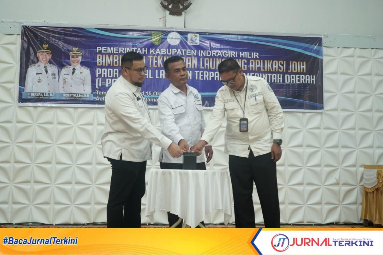Ket Foto: Asisten Ekonomi dan Pembangunan Sekretariat Daerah Kabupaten Inhil, Dwi Budianto, menghadiri kegiatan Launching Jaringan Dokumentasi dan Informasi Hukum (JDIH)
