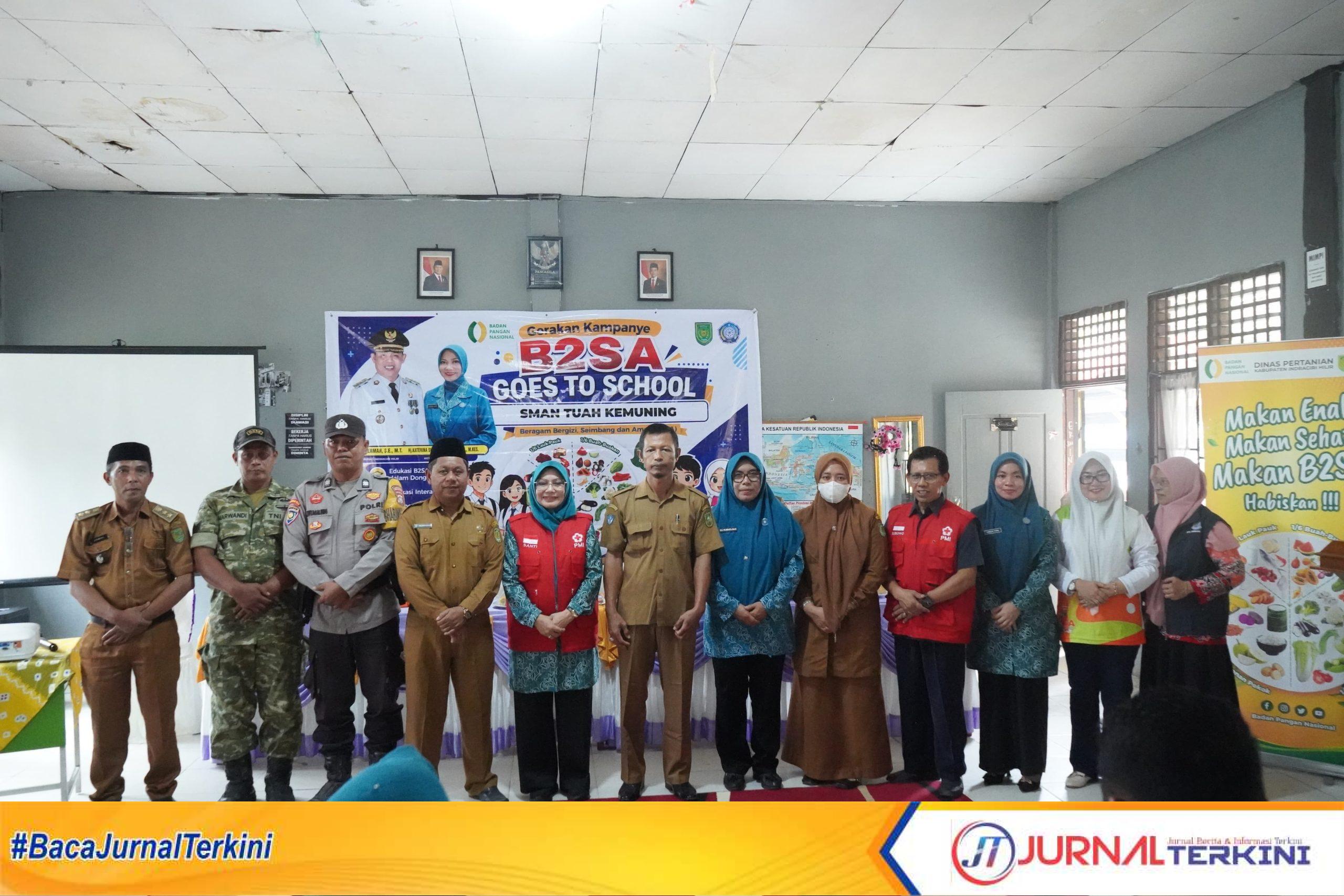 Ketua TP PKK kab Inhil, Hj. Katerina Susanti, melalui Kampanye Gerakan Beragam, Bergizi, Seimbang dan Aman (B2SA) Goes To School di Kecamatan Kemuning,