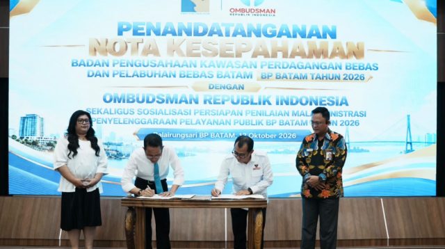 penandatanganan Nota Kesepahaman (MoU) oleh Kepala BP Batam Amsakar Achmad dan Ketua Ombudsman RI Nuzran Joher di Balairung Sari penandatanganan Nota Kesepahaman (MoU) oleh Kepala BP Batam Amsakar Achmad dan Ketua Ombudsman RI Nuzran Joher di Balairung Sari BP Batam, Selasa (13/10/2026).
