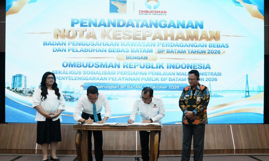 penandatanganan Nota Kesepahaman (MoU) oleh Kepala BP Batam Amsakar Achmad dan Ketua Ombudsman RI Nuzran Joher di Balairung Sari penandatanganan Nota Kesepahaman (MoU) oleh Kepala BP Batam Amsakar Achmad dan Ketua Ombudsman RI Nuzran Joher di Balairung Sari BP Batam, Selasa (13/10/2026).
