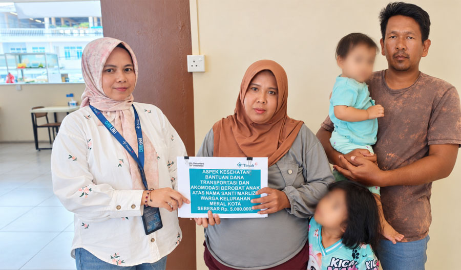 PT Timah Tbk menyalurkan bantuan biaya pengobatan bagi Santi Marliza (38), warga Kampung Bukit Merang, Kelurahan Meral Kota, Kecamatan Meral, Kabupaten Karimun, Kepulauan Riau, yang sedang berjuang menjalani perawatan penyakit jantung.