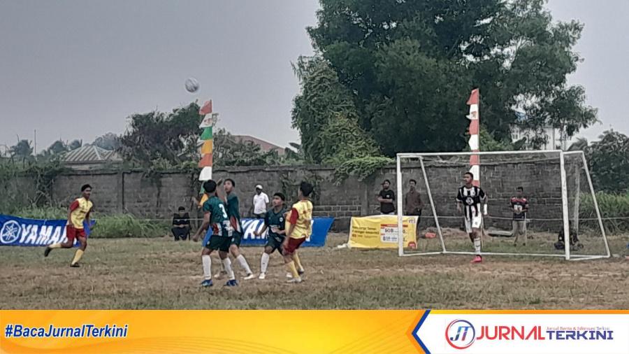 Pertandingan pertama Turnamen Mini Soccer Silaturrahmi Baran I di Baran, Kecamatan Meral, Kabupaten Karimun, Minggu (11/9/2026). (JurnalTerkini.id/rusdi)