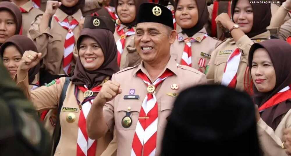 Bupati Inhil H. Herman memimpin upacara peringatan Hari Pramuka ke-64 dan melepas kontingen ke World Muslim Scout Jambore 2025