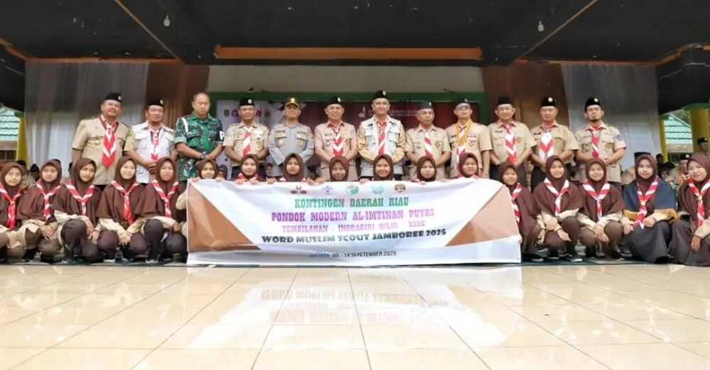 Bupati Inhil H. Herman memimpin upacara peringatan Hari Pramuka ke-64 dan melepas kontingen ke World Muslim Scout Jambore 2025