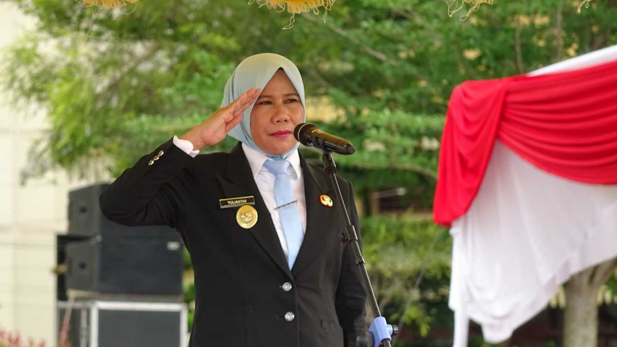 Wakil Bupati Indragiri Hilir (Inhil), Yuliantini, memimpin upacara peringatan Hari Kesaktian Pancasila yang digelar di Lapangan Upacara Kantor Bupati, Rabu (1/10/2025).