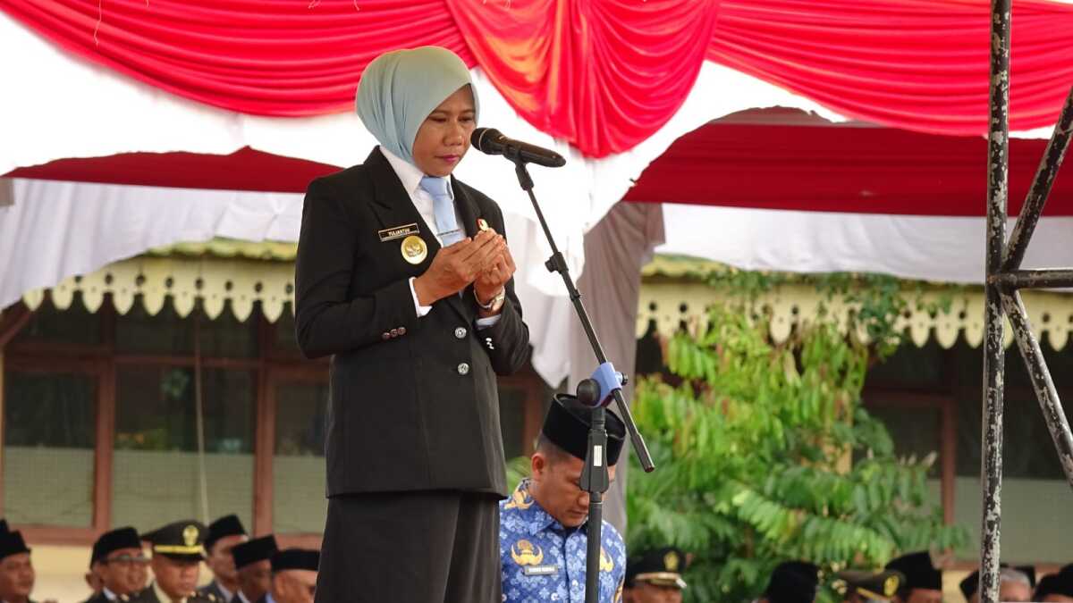 Wakil Bupati Indragiri Hilir (Inhil), Yuliantini, memimpin upacara peringatan Hari Kesaktian Pancasila yang digelar di Lapangan Upacara Kantor Bupati, Rabu (1/10/2025).