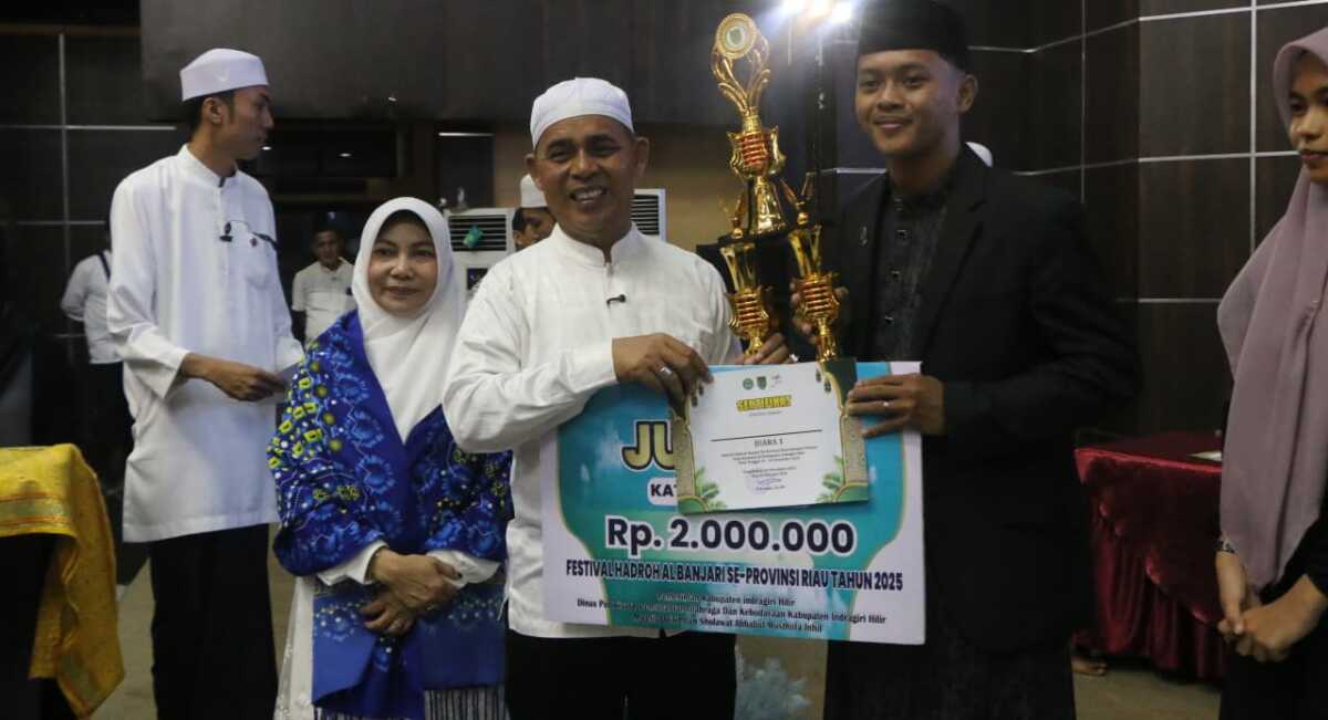 Penutupan Festival Hadroh Al Banjari Tingkat Provinsi Riau, Minggu (16/11/2025) malam, di Gedung Daerah Engku Kelana, Tembilahan.