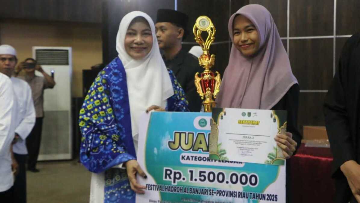 Penutupan Festival Hadroh Al Banjari Tingkat Provinsi Riau, Minggu (16/11/2025) malam, di Gedung Daerah Engku Kelana, Tembilahan.