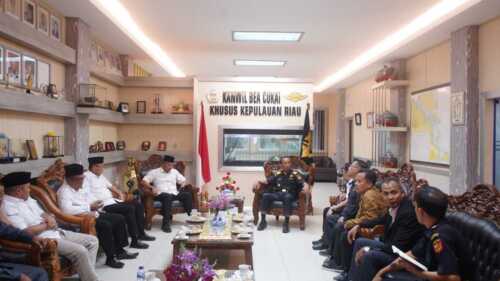 Audiensi DPRD Karimun bersama Kanwil DJBC Khusus Kepri terkait kelangkaan beras di BC Kepri, Meral, Selasa (19/8/2025).