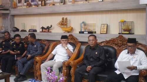 Anggota DPRD Karimun audiensi bersama Kanwil DJBC Khusus Kepri terkait kelangkaan beras di BC Kepri, Meral, Selasa (19/8/2025).