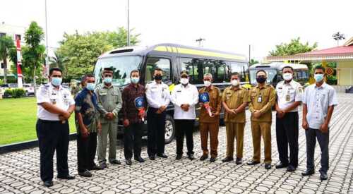 Hibah mikrobus untuk Kecamatan Moro dan Durai