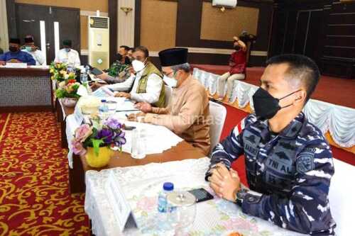 Rapat Evaluasi Penanganan COVID-19 bersama bupati