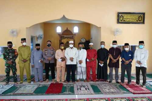 Safari Jumat Bupati Karimun ke Buru