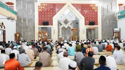 Wakil Bupati Karimun shalat Idul Adha di Masjid Agung