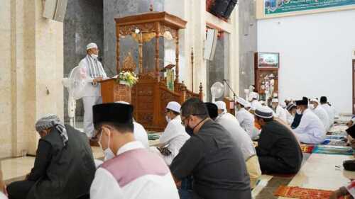 Wakil Bupati Karimun shalat Idul Adha di Masjid Agung