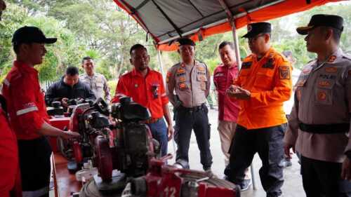 Pemerintah Kabupaten Indragiri Hilir (Inhil) menggelar Apel Kesiapsiagaan Penanganan Bencana Kebakaran Hutan dan Lahan (Karhutla) Tahun 2025 di Lapangan Upacara Kantor Bupati Inhil, Selasa (25/2/2025). Pemeriksaan perlengkapan penanggulangan karhutla.