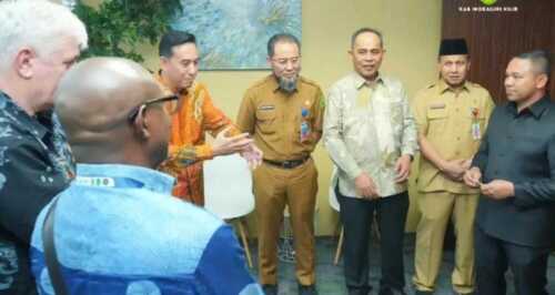 Bupati Inhil Terima Penghargaan Realisasi Investasi Terbesar Kedua se-Riau dan Sertifikat HKI Tari Kustodian dari Kemenkumham