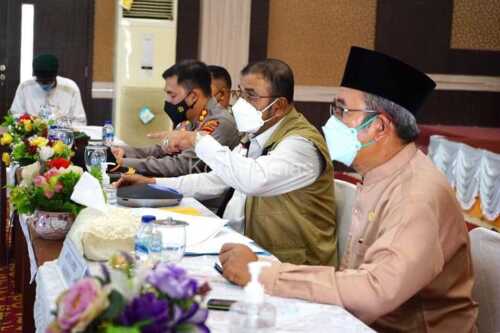 Rapat Evaluasi Penanganan COVID-19 bersama bupati