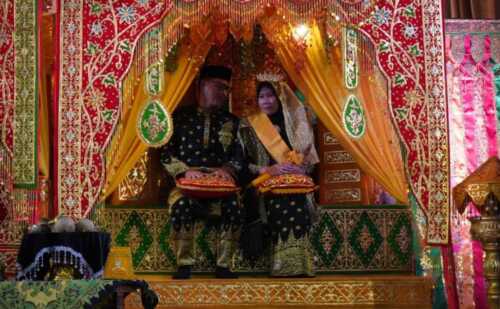 Bupati Inhil Herman Terima Gelar Adat Datuk Seri Setia Amanah