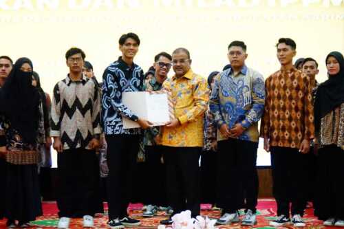 Bupati Karimun Melantik Pengurus IPMKK Pekanbaru