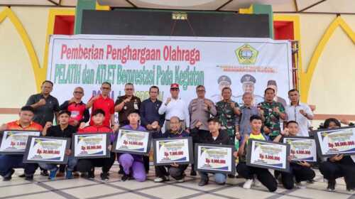 Penyerahan Bonus Pelatih dan Atlet Berprestasi pada Popda dan Porprov