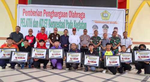 Penyerahan Bonus Pelatih dan Atlet Berprestasi pada Popda dan Porprov