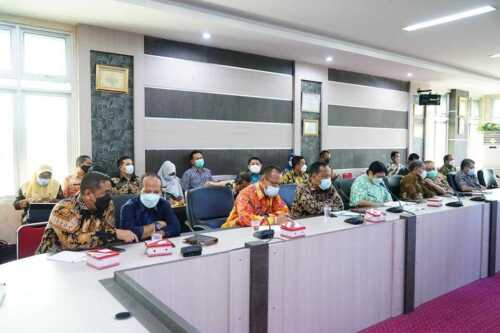 Rapat monitoringdan  evaluasi pembangunan Karimun
