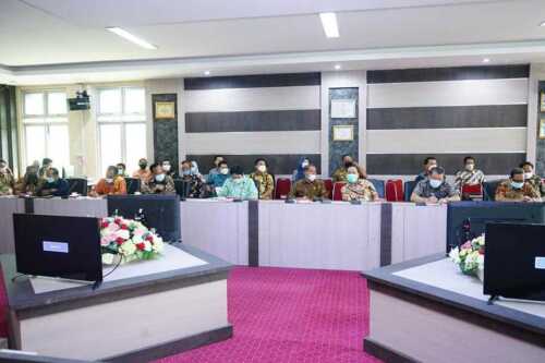 Rapat monitoringdan  evaluasi pembangunan Karimun