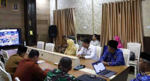 Rapat Koordinasi (Rakoor) Pengendalian Inflasi secara virtual yang dipimpin oleh Menteri Dalam Negeri (Mendagri) Tito Karnavian. Bupati Inhil diwakili Asisten Bidang Perekonomian dan Pembangunan Setda Inhil, Junaidi Ismail, bersama Tim Pengendalian Inflasi Daerah (TPID) Kabupaten Inhil mengikuti rakor ini dari Ruang Vidcon Dinas Kominfo Pers Kabupaten Inhil.