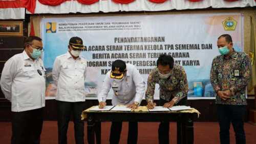 Serah terima kelola TPA Sememal dan sarana Program Sanitasi Perdesaan Padat Karya