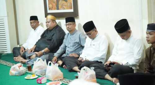 Sejumlah pejabat menghadiri acara silaturahmi dan berbuka puasa di kediaman Bupati Inhil.