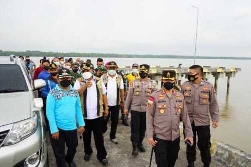 Tinjau vaksinasi massal